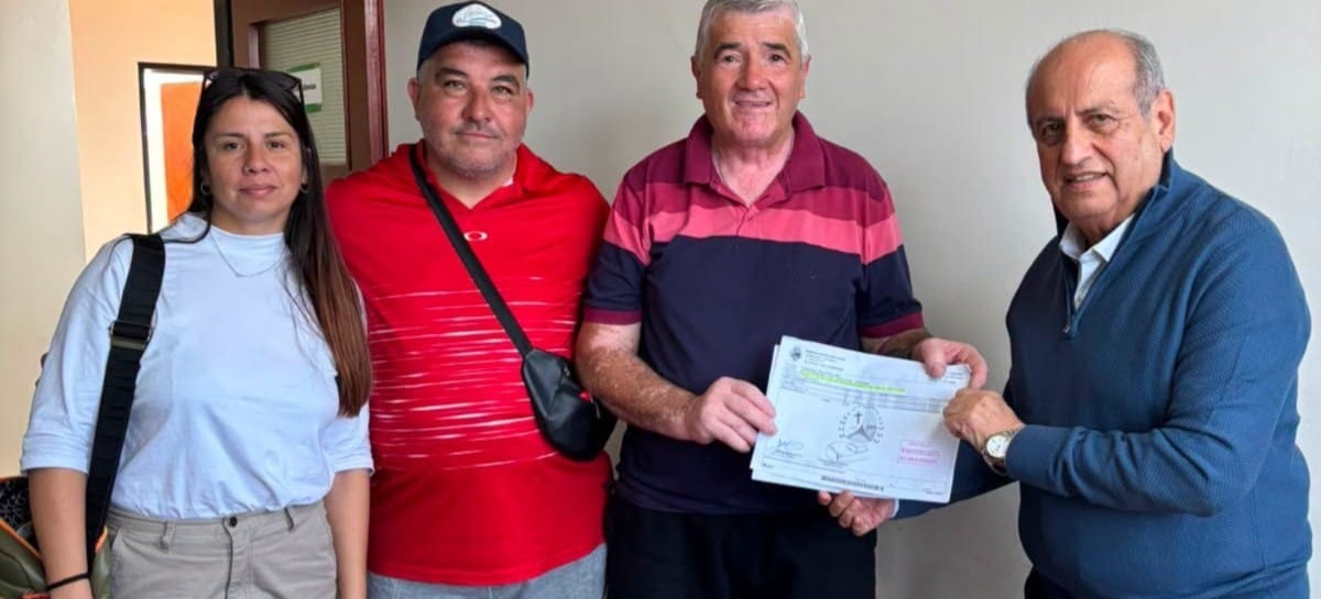 Rossi entregó un aporte al Club Villa Urquiza para fortalecer sus actividades